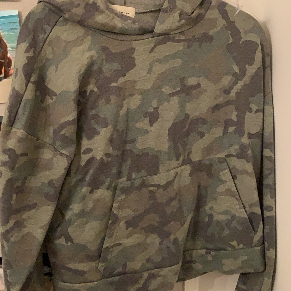 Camo cropped sweatshirt